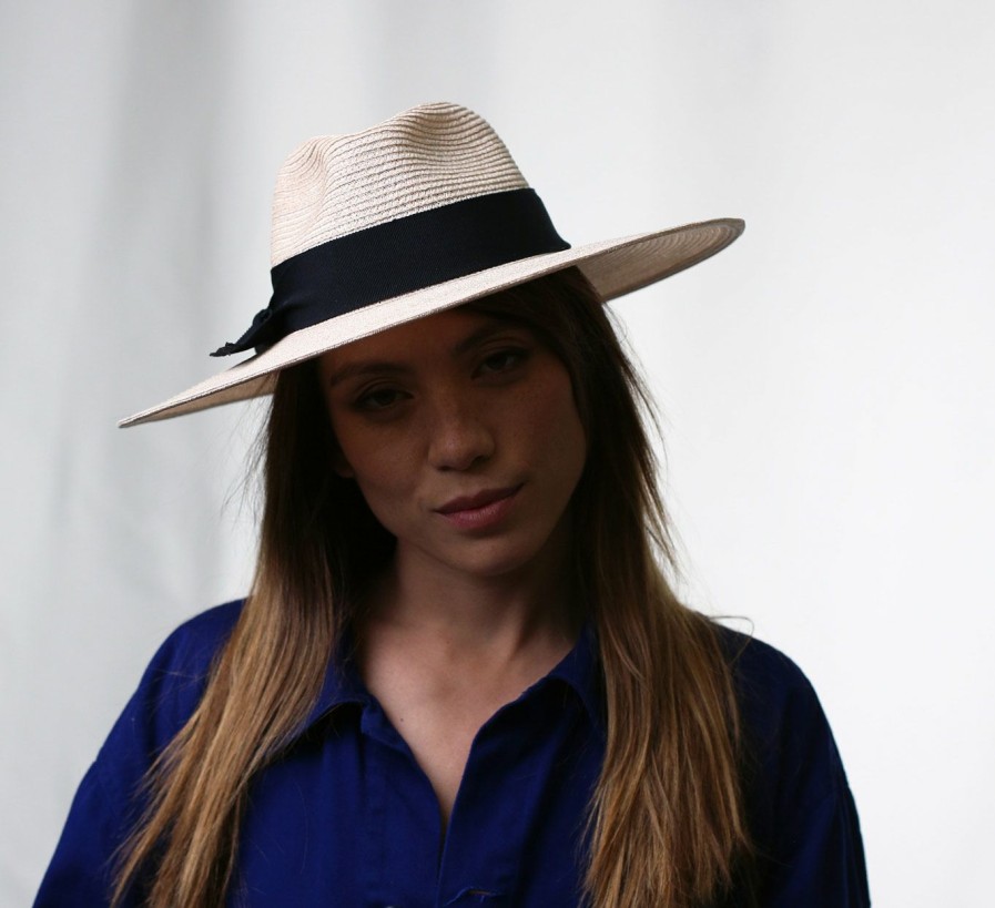 * | Mademoiselle Chapeaux Laurent